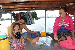 Xóm ghe Sài Gòn muốn được… lên bờ 