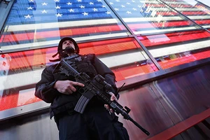 Thế giới thắt chặt an ninh đêm giao thừa