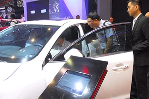 Ô tô đồng loạt tăng giá sốc ngay đầu năm