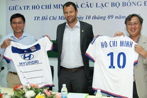 Bắt tay với bóng đá Pháp