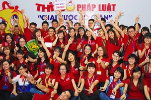 Thi đố pháp luật ‘chai nước có gián’: Thông điệp cho DN và người tiêu dùng