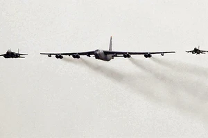 Sau B-52, tàu sân bay sẽ đến Hàn Quốc 