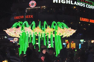 Hà Nội xanh đỏ lập lòe