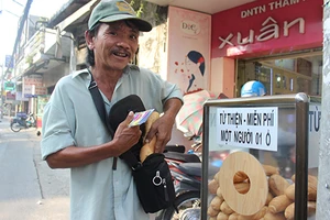 Tủ bánh mì miễn phí giữa Sài Gòn