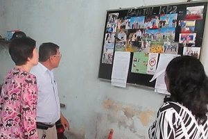 ‘Săn ảnh đen’ làm sạch khu phố