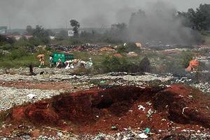 Tốn hàng chục tỉ đồng để dọn bãi rác ‘chui’