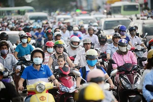 Cần trổ thêm cổng vào sân bay Tân Sơn Nhất