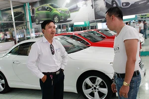 Giá thuê ô tô chơi tết tăng chóng mặt 