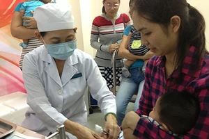 TP.HCM tiếp tục tiêm 12.500 liều vaccine dịch vụ Pentaxim