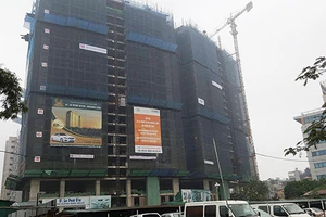 Báo động cao ốc xây lố tầng