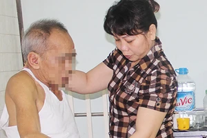 ‘Căng’ tìm người chăm sóc người già ngày tết