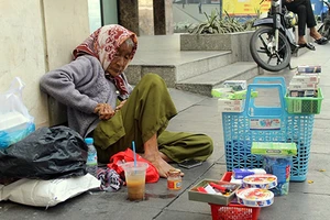 Mùa xuân của bà lão bán thuốc lá