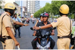 Trưng dụng tài sản: Nỗi lo CSGT lạm quyền 
