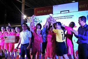 Tuyển nữ báo Pháp Luật TP.HCM vô địch