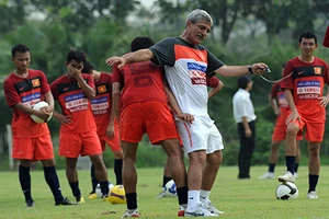 VFF chọn thầy nội cho các đội tuyển VN: Bụt nhà có thiêng?