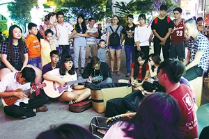 Sài Gòn Ðêm nghe tiếng bolero