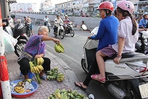 ‘Không phải nghèo là chôn danh dự’