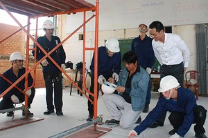 Ðầu năm đi nước nào việc nhiều, lương cao?