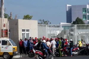 Chủ công ty bỏ trốn, công nhân không được trả lương