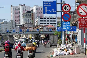 Lái xe kêu trời vì biển báo rối