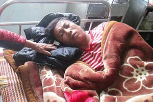 Ứng viên HĐND đánh dân tại cuộc họp 