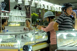 Vàng trong nước rẻ hơn vàng thế giới