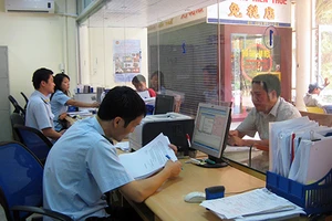 Bỗng nhiên bị giam hàng vì bộ, ngành không hiểu nhau