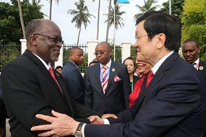 Chủ tịch nước Trương Tấn Sang hội đàm với tổng thống Tanzania