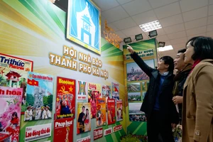 Báo chí đấu tranh không khoan nhượng với tham nhũng