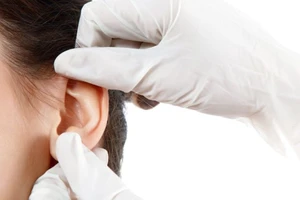 Đừng bất cẩn mà để trẻ bị điếc 