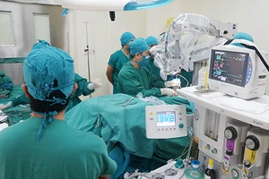 Bệnh viện tư: ‘Chúng tôi bị phân biệt đối xử!’