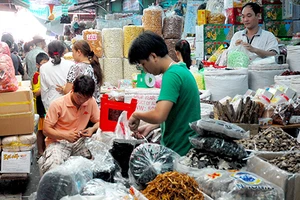 Đang khó khăn, sao tăng thuế môn bài?
