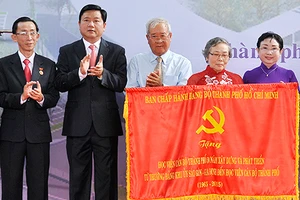 Bí thư Đinh La Thăng: ‘Không ai cần cán bộ chỉ thuộc bài’