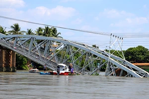 Sập cầu Ghềnh, đường sắt vào Sài Gòn đứt mạch
