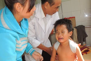 Cha đánh con trai sáu tuổi đến dập gan