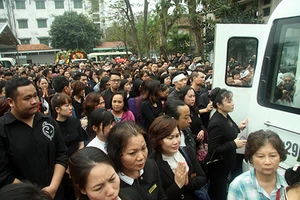 Hàng ngàn người tiễn đưa nhạc sĩ Trần Lập