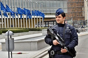 Hai bộ trưởng Bỉ nhận sai lầm 