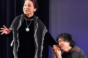 Tái diễn Đời cô Lựu với 30 nghệ sĩ tên tuổi