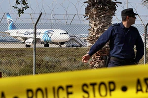 Tên cướp máy bay Ai Cập bị bắt