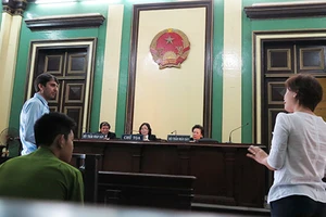 Giận vợ, đập phá đồ..., đi tù như chơi!