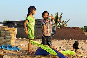 Ra bãi rác tìm cuộc sống an toàn