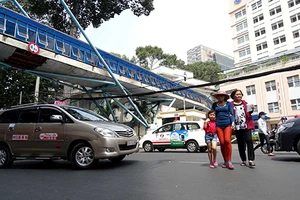 Đi bộ sai luật, sẽ bị phạt nghiêm!