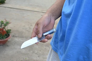 Phó công an xã bị tố bắn người