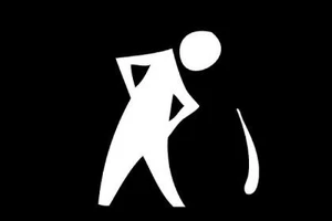 ‘Thương’ anh cảnh sát phun nước bọt