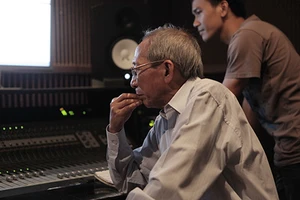 Nhạc sĩ Nguyễn Ánh 9 ‘một mình cô đơn trái chín’