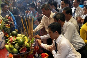 Tổng Bí thư dâng hương tưởng nhớ công ơn Đức tổ vua Hùng