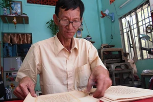 Người ‘chữa bệnh’ cho sách cũ ở Sài Gòn