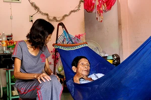 Cái nghèo đi cùng bệnh tật, tuổi già