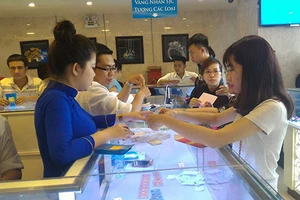 Người mua vàng bị ‘móc túi’