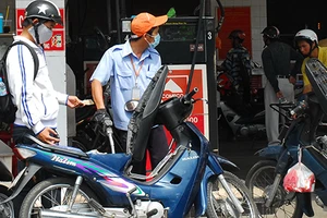 Đại gia ngoại vào, giá xăng xuống?